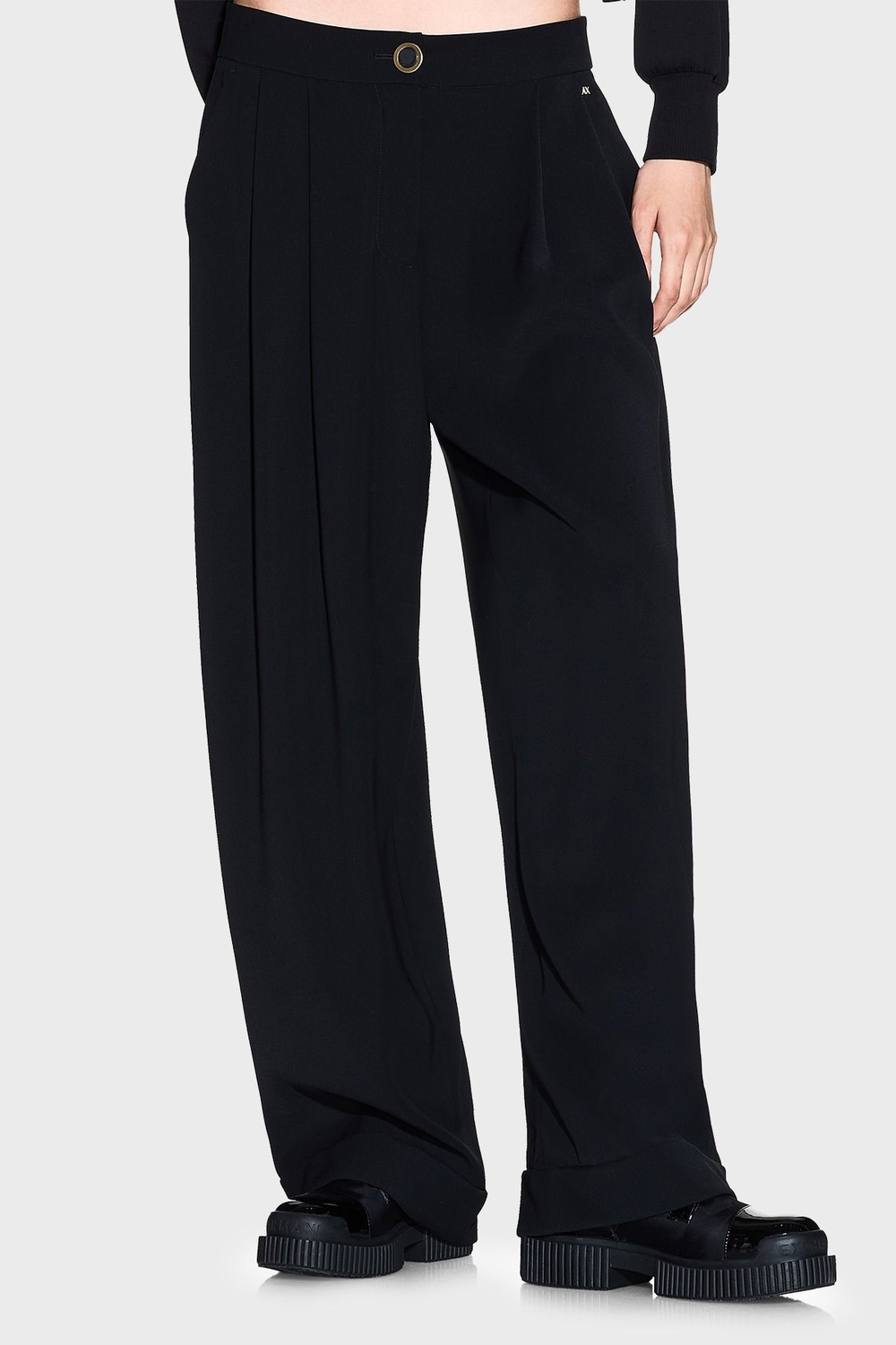 Armani Exchange Armani Exchange Kadın Regular Fit Normal Bel Pileli Geniş Paça Siyah Pantolon XW001826 AF16125-UC001