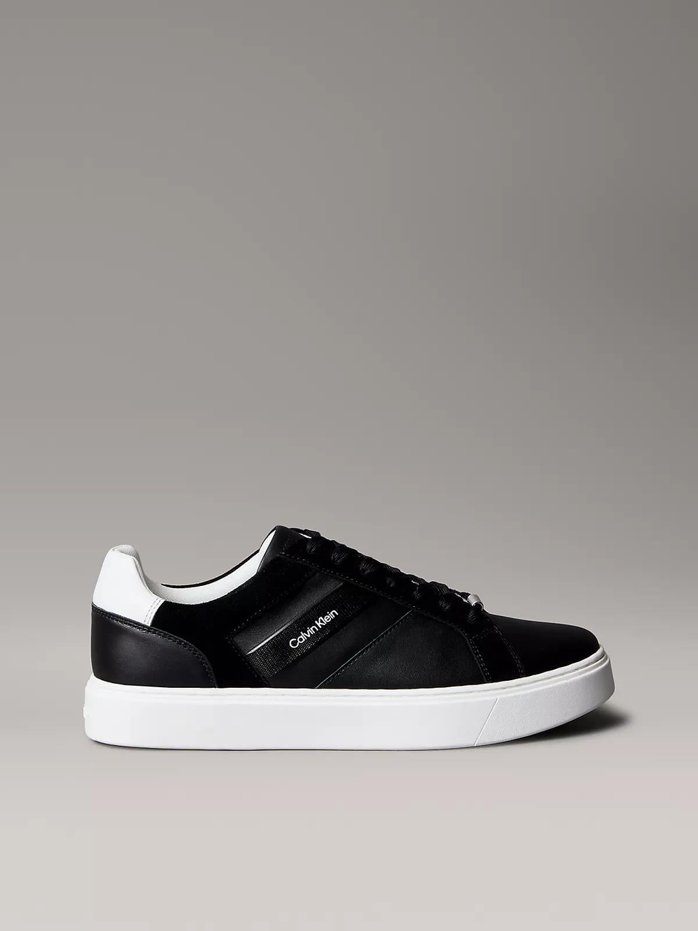 Calvin Klein Calvin Klein Erkek Deri Bağlamalı Rahat Taban CK Yazı Detay Siyah Sneaker YM0YM01430-0GM