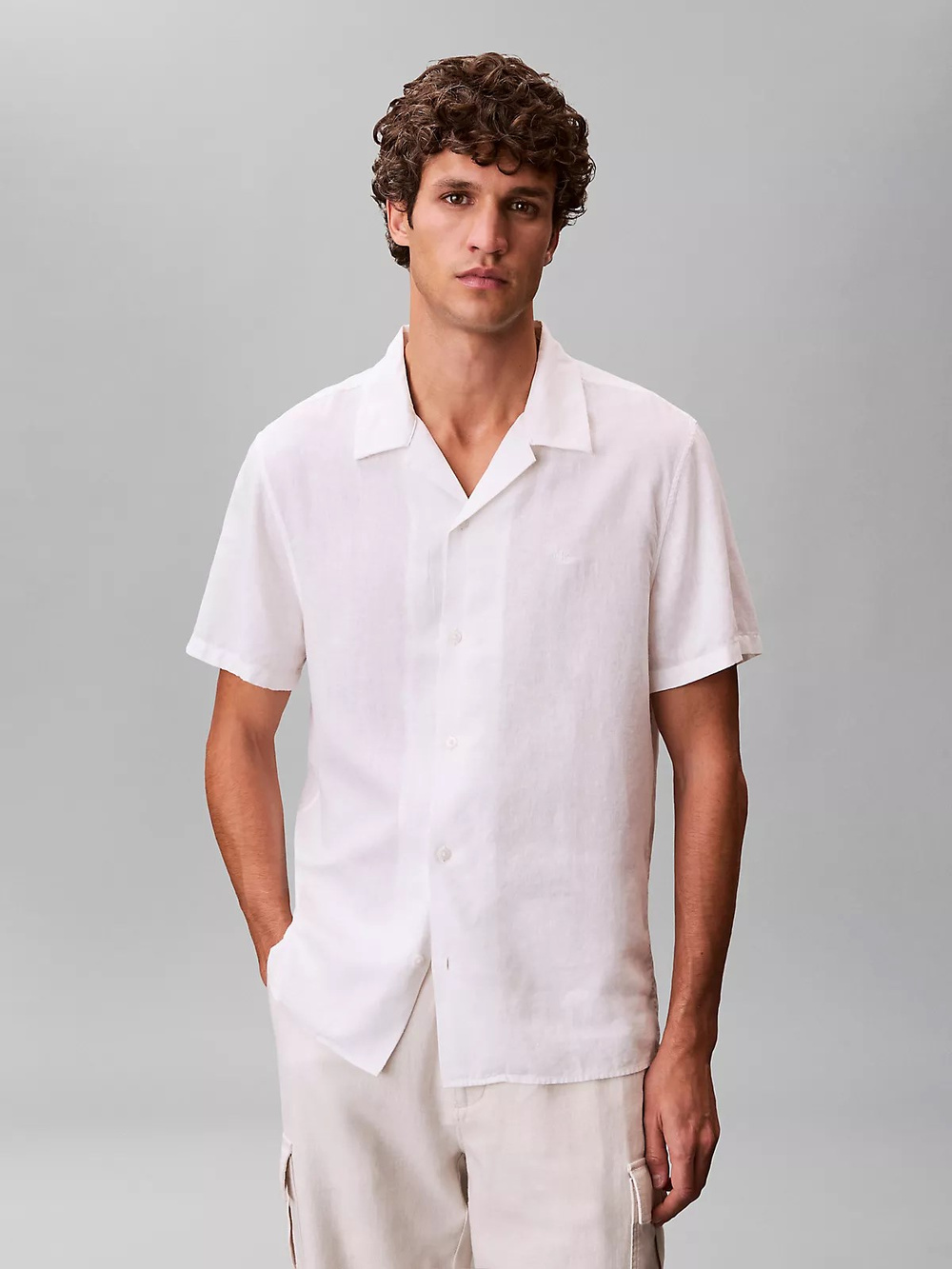 Calvin Klein Calvin Klein Erkek Normal Kesim CK Logo İşlemeli Kısa Kollu Keten Beyaz Gömlek LV04LF137G-YAA