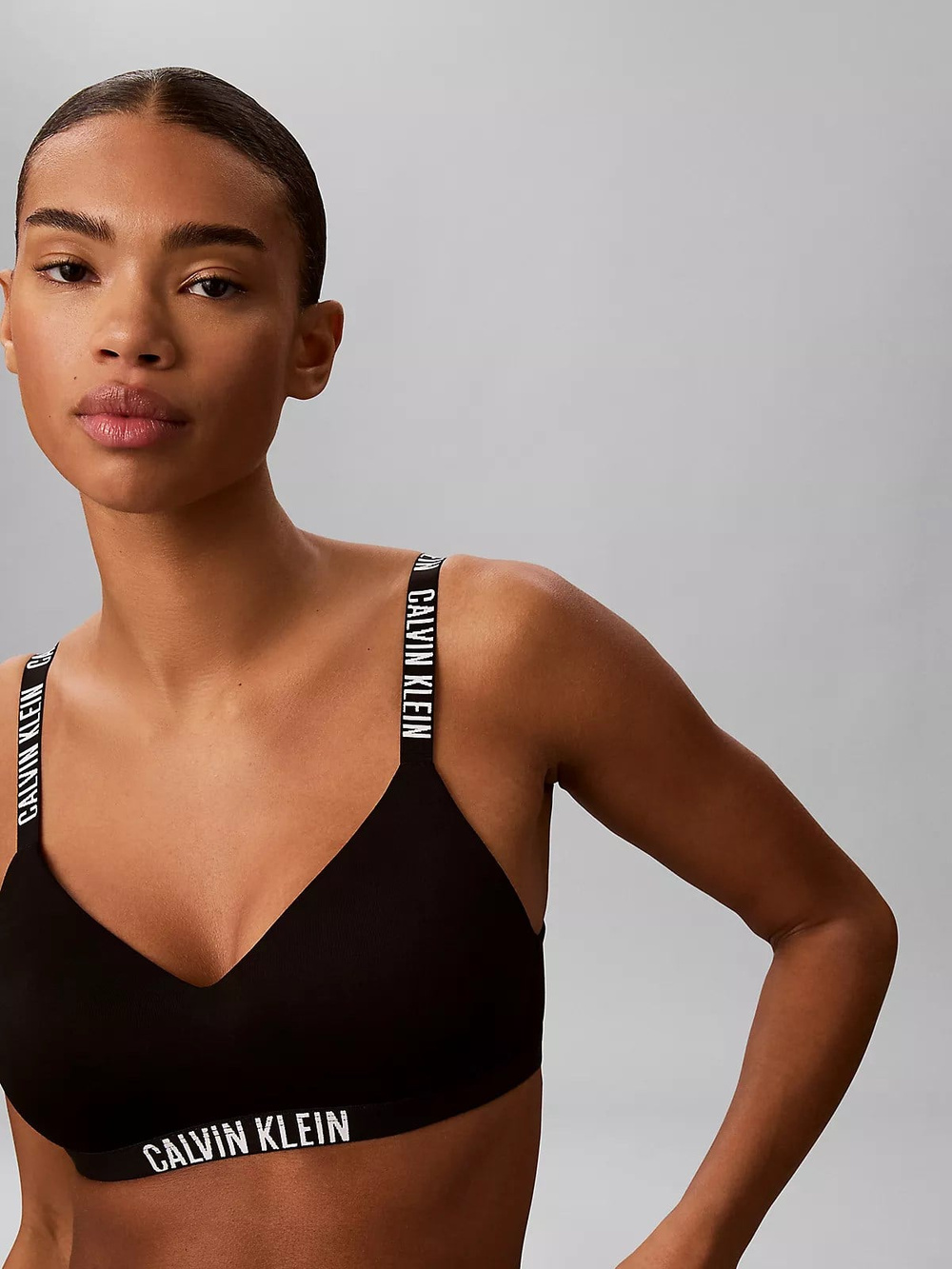 Calvin Klein Calvin Klein Kadın Hafif Destekli Logo İmzalı Askılı Siyah Büstiyer LV00QF8754-UB1