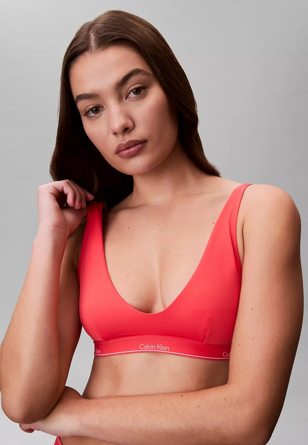Calvin Klein Calvin Klein Kadın Kalın Askı CK Yazı Desenler Slim fit Süngerli Pembe Bikini Üstü LV00Q61207-XKP