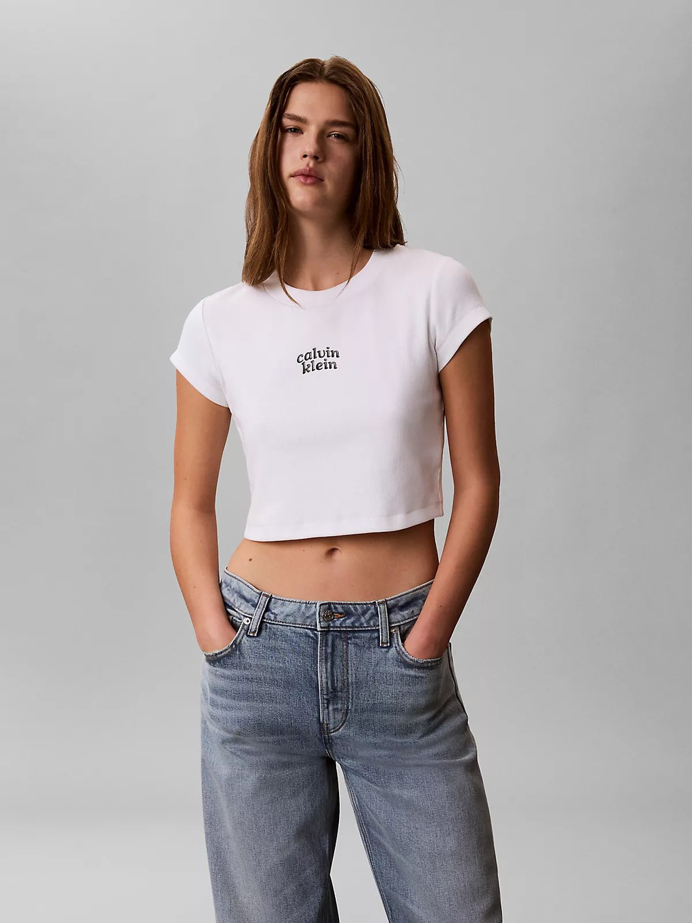 Calvin Klein Calvin Klein Kadın Normal Kalıp Logo Baskılı Yuvarlak Yakalı Pamuklu Kısa Kollu Crop Beyaz T-Shirt LV047G828G-YAF