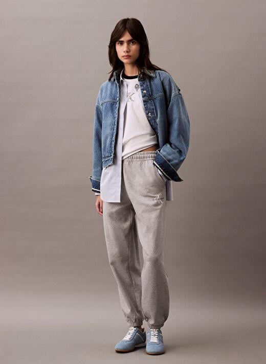 Calvin Klein Calvin Klein Kadın Normal Kesim Beli ve Paçası Lastikli Pamuk Karışımlı CK Logolu Gri Eşofman Altı LV047B235G-P79