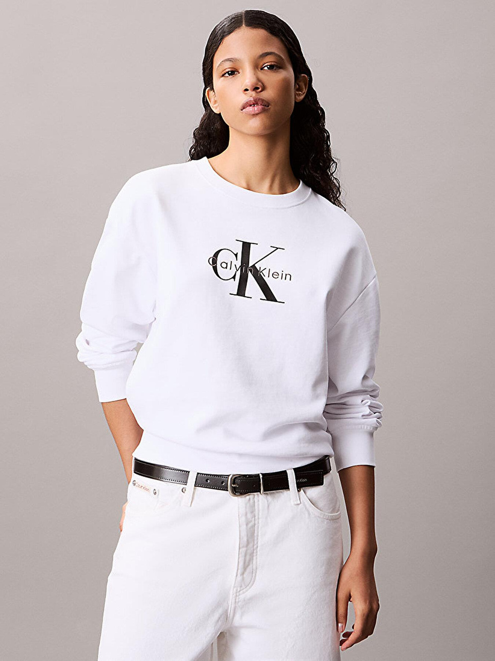 Calvin Klein Calvin Klein Kadın Pamuklu CK Logo Detaylı Uzun Kollu Beyaz Sweatshirt LV047B234G-YAA
