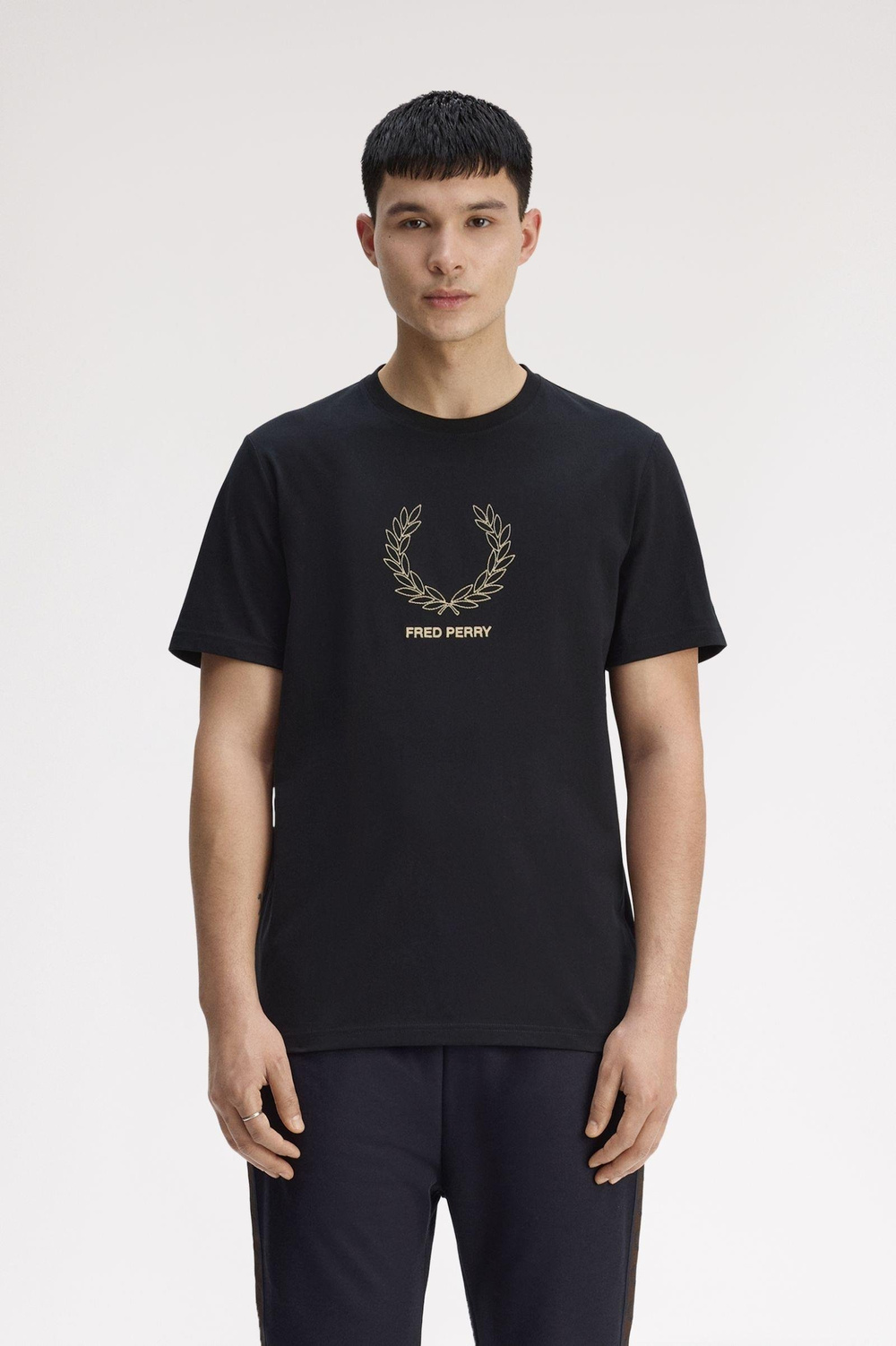 Fred Perry Fred Perry Erkek Kalın Pamuklu Jarse Kumaş Logo İşlemeli Kısa Kollu Siyah T-Shirt M1775-102