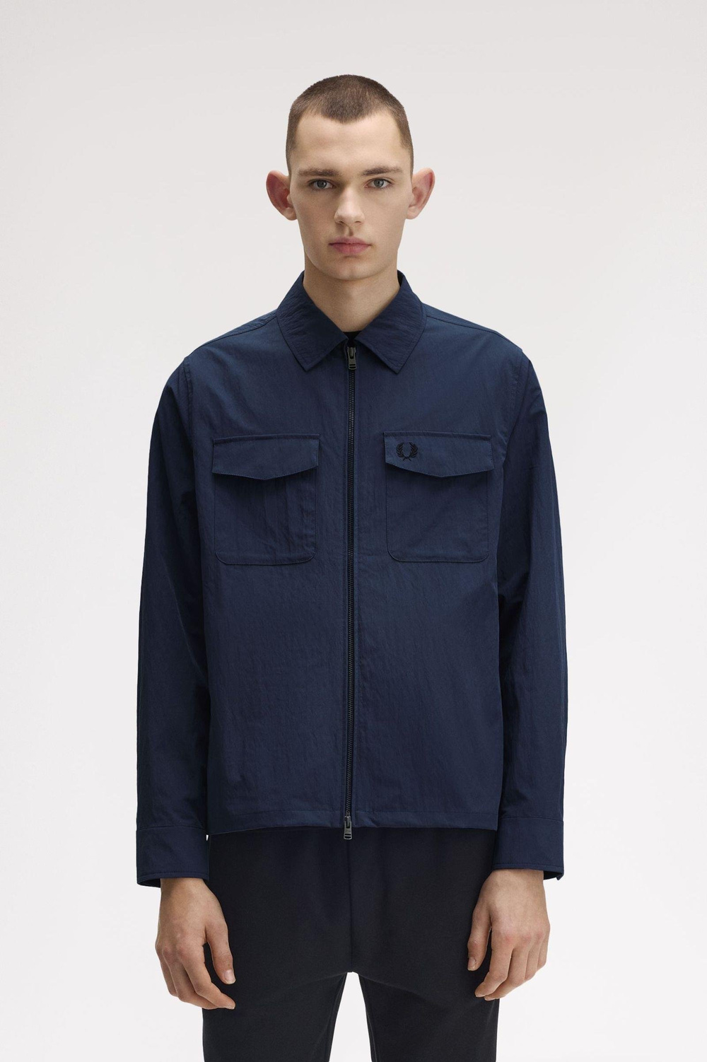 Fred Perry Fred Perry Erkek Normal Kesim Gömlek Yaka Fermuarlı Logo İşlemeli Cep Detaylı Dokulu Lacivert Gömlek M5684-738