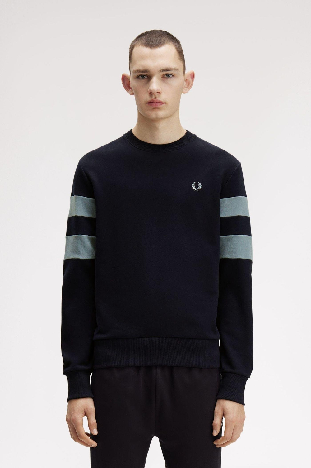 Fred Perry Fred Perry Erkek Regular Fit Logo İşlemeli Yuvarlak Yakalı Kolları Şerit Çizgili Siyah Sweatshirt M1731-608