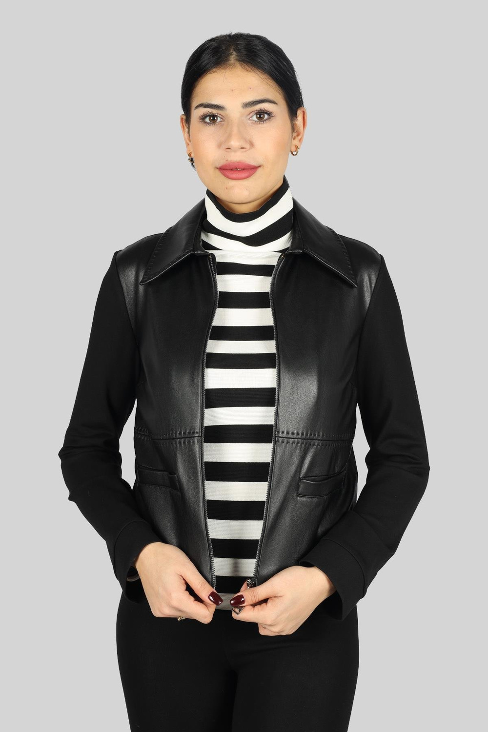 Naar Naar Kadın Dik Yaka Yalıtımlı Marka Logolu Fermuarlı Siyah Ceket NAAR71629-SİYAH