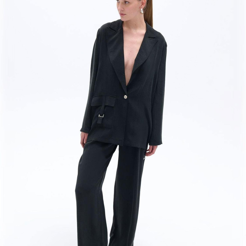 Nocturune Nocturune Kadın Rahat Kesim Çentikli Yaka Cep Detaylı Düğmeli Uzun Kollu Siyah Ceket N25KN5251-SİYAH