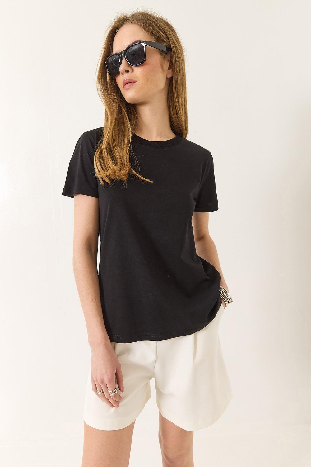 Kadın %100 Organik Pamuklu Comfort Fit Arkası Uzun Basic T-shirt 60602049 - Siyah