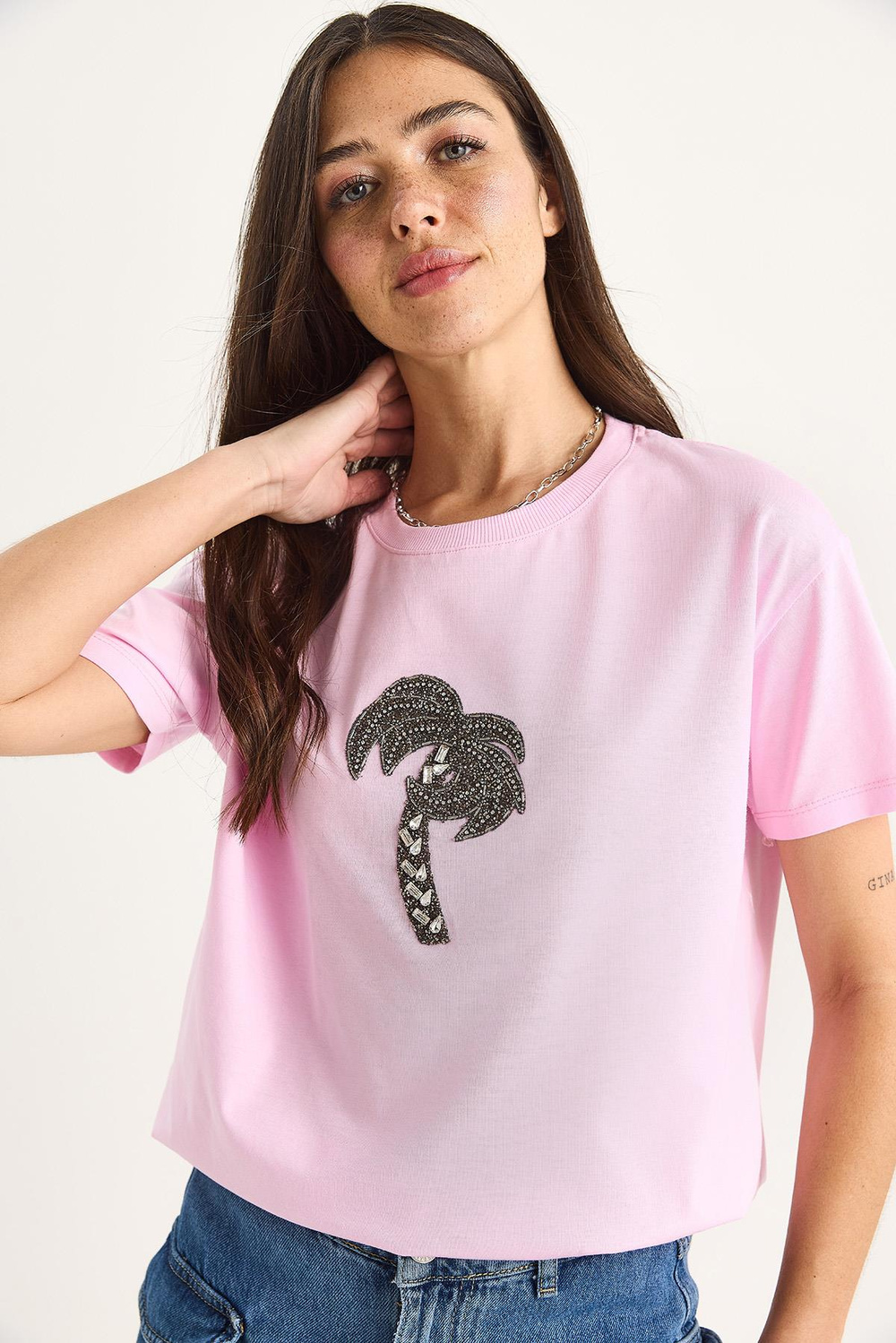 Kadın %100 Pamuk Bisiklet Yaka Palmiye Taş Aksesuarlı Rahat Kalıp T-Shirt 60602067 - Şeker Pembe