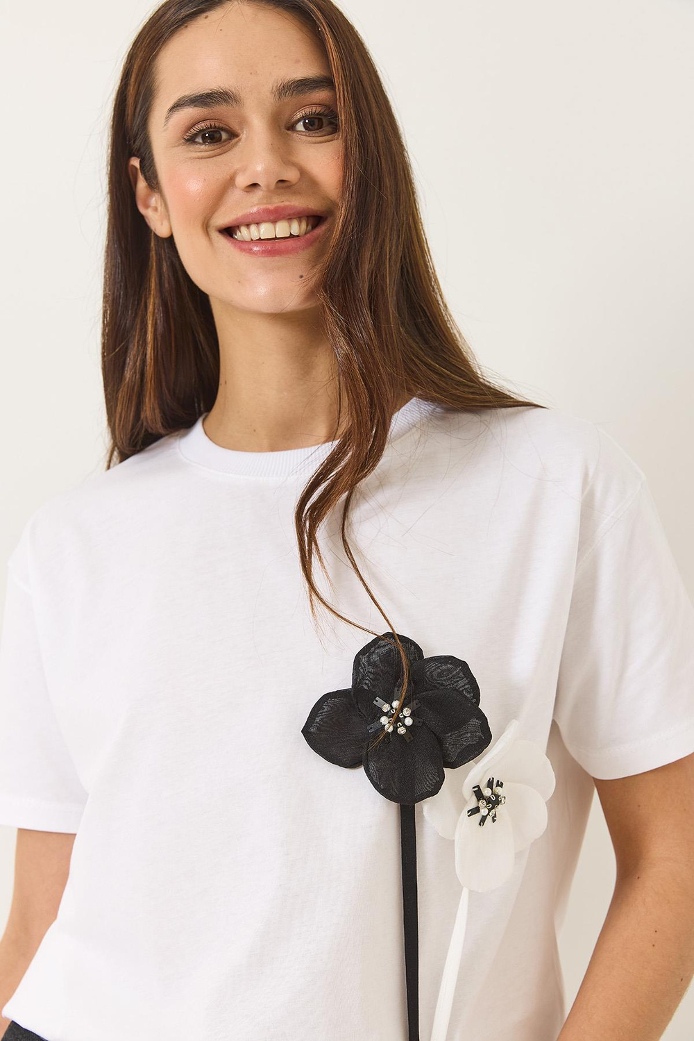 Kadın Aksesuarlı Kısa Kollu Pamuklu T-Shirt 60602041 - Beyaz