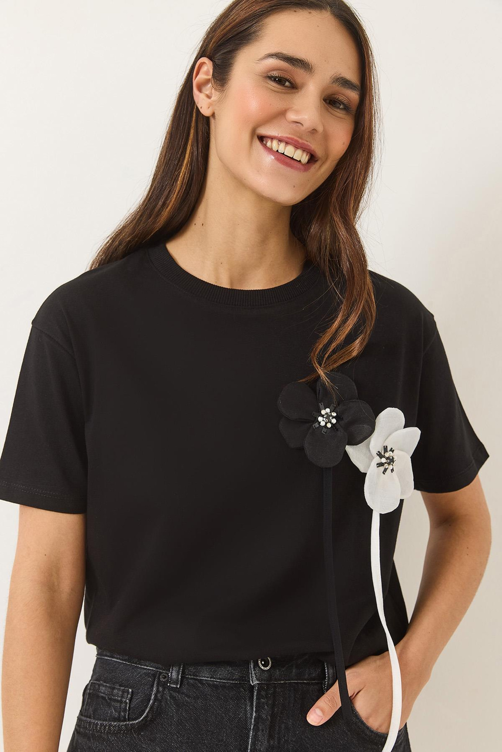 Kadın Aksesuarlı Kısa Kollu Pamuklu T-Shirt 60602041 - Siyah