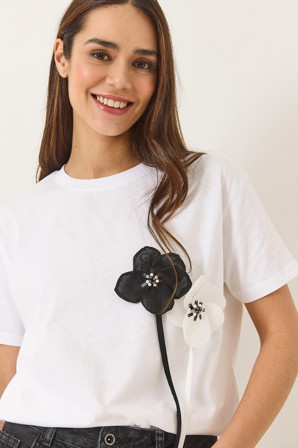 Kadın Aksesuarlı Kısa Kollu Pamuklu T-Shirt 60602041 - Beyaz