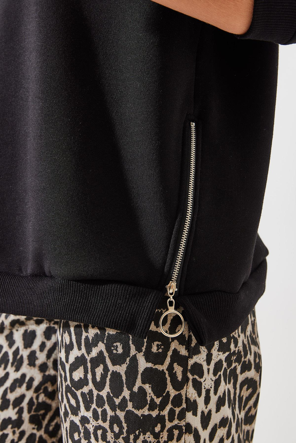 Kadın Bisiklet Yaka Şardonlu Fermuar Detaylı Basic Sweatshirt 60251796 - Siyah