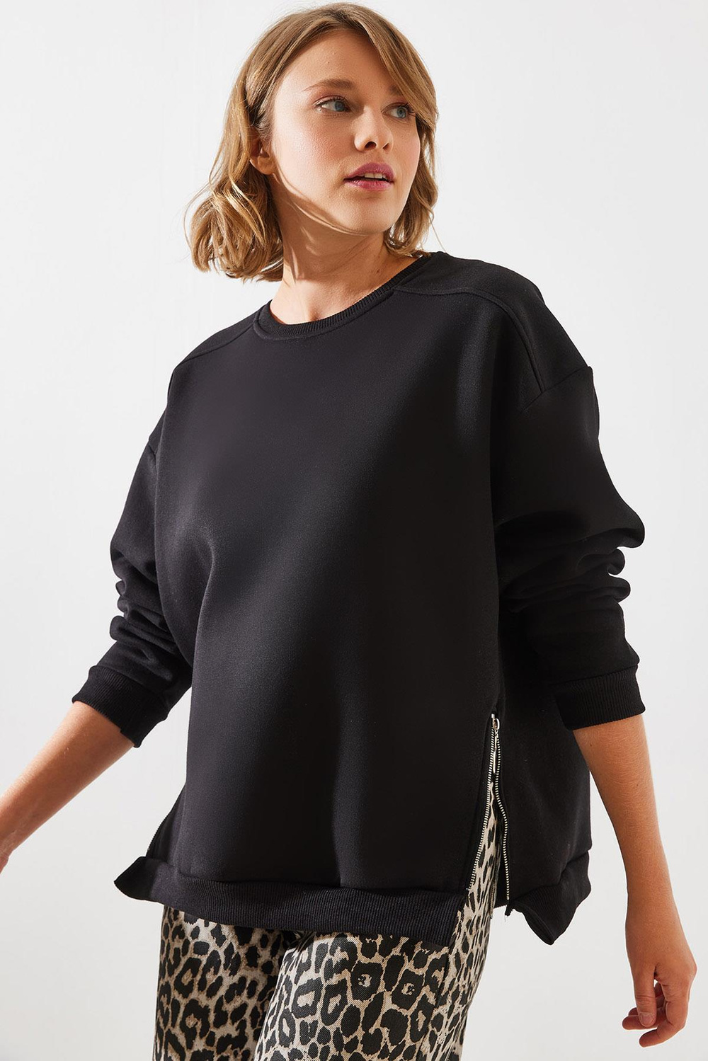 Kadın Bisiklet Yaka Şardonlu Fermuar Detaylı Basic Sweatshirt 60251796 - Siyah