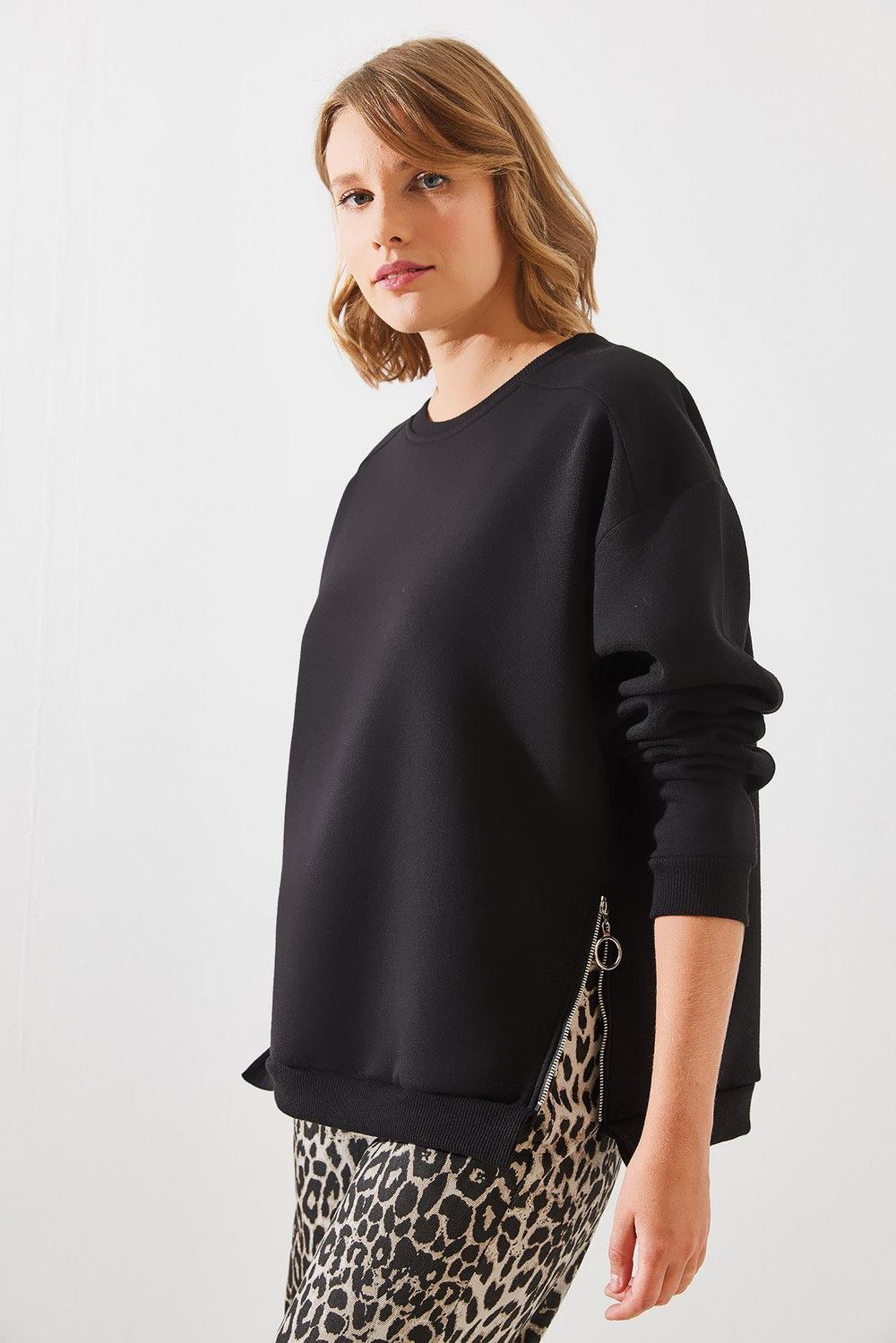Kadın Bisiklet Yaka Şardonlu Fermuar Detaylı Basic Sweatshirt 60251796 - Siyah