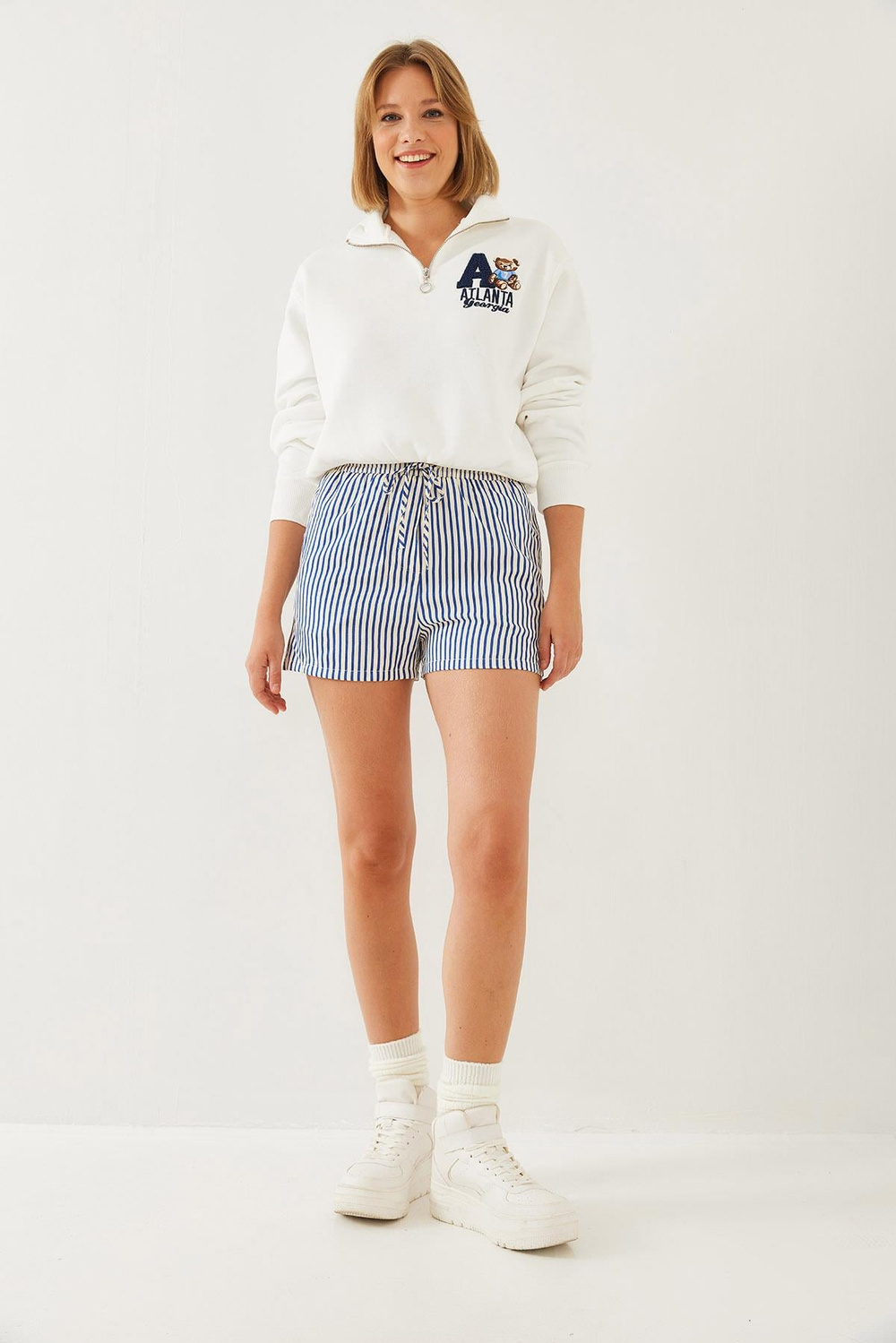 Kadın Fermuarlı Ön Baskılı Üç İplik Şardonlu Sweatshirt 5555 60251950 - Beyaz
