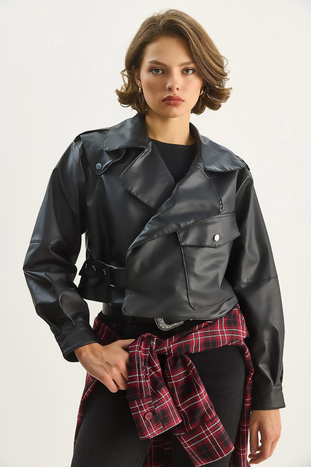Kadın Geniş Cep Detaylı Kemerli Oversize Crop Deri Ceket 3129  60284102 - Siyah