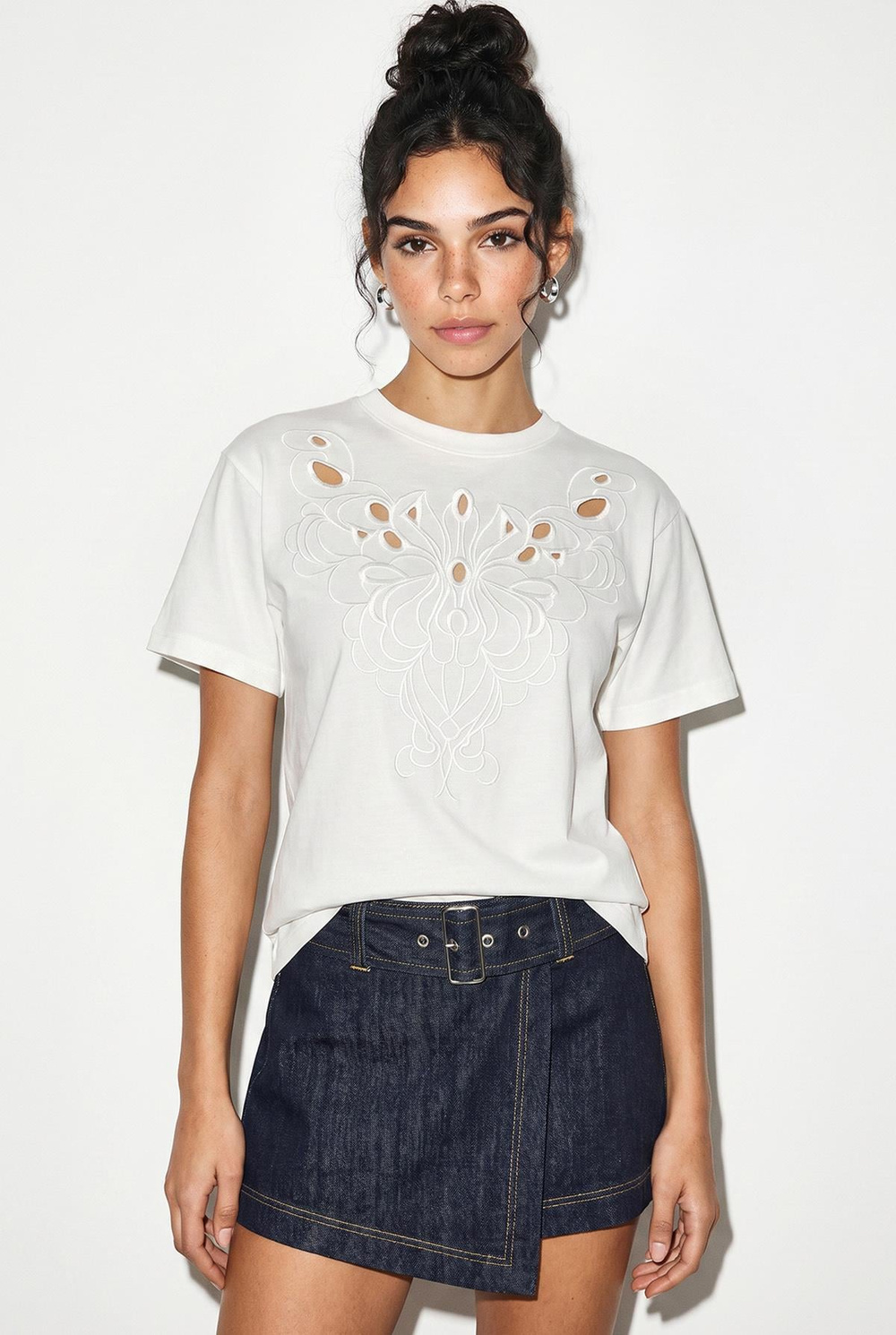 Kadın %100 Pamuk Ajur Detaylı Nakışlı Regular Basic T-Shirt ÖT261102 60286303 - Beyaz