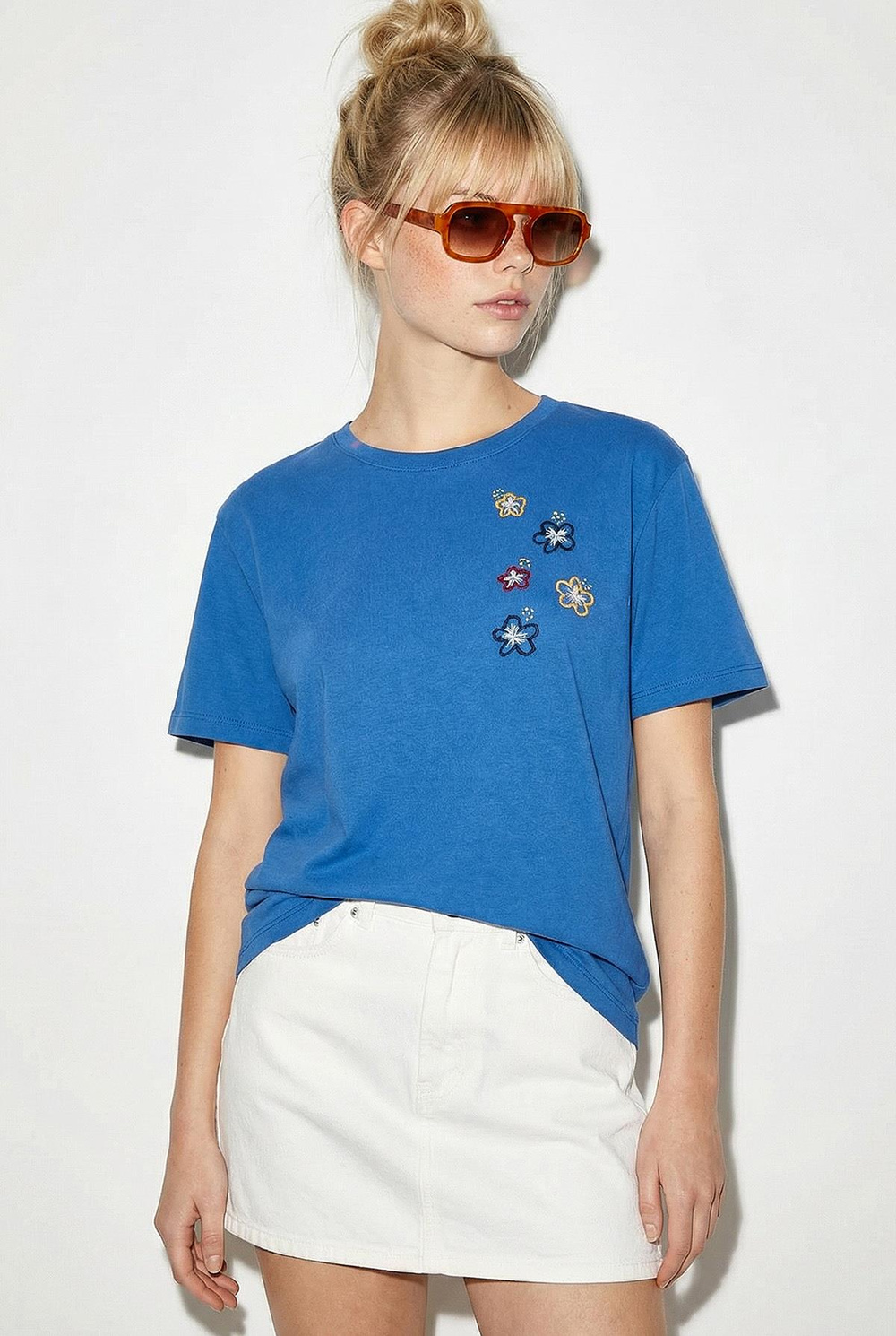 Kadın %100 Pamuk El İşi Çiçek Nakış Detaylı Premium Tasarım T-Shirt 1005 60282050 - Gök Mavisi