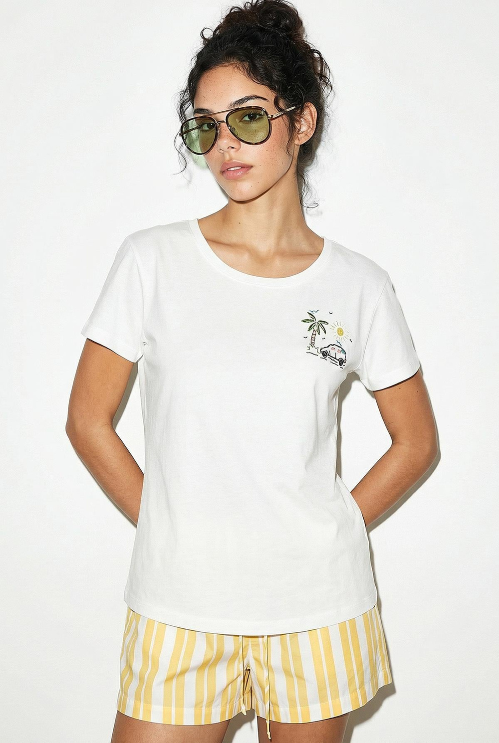 Kadın %100 Pamuk El İşi Summer Nakış Detaylı Premium Tasarım T-Shirt 1001 60282048 - Beyaz