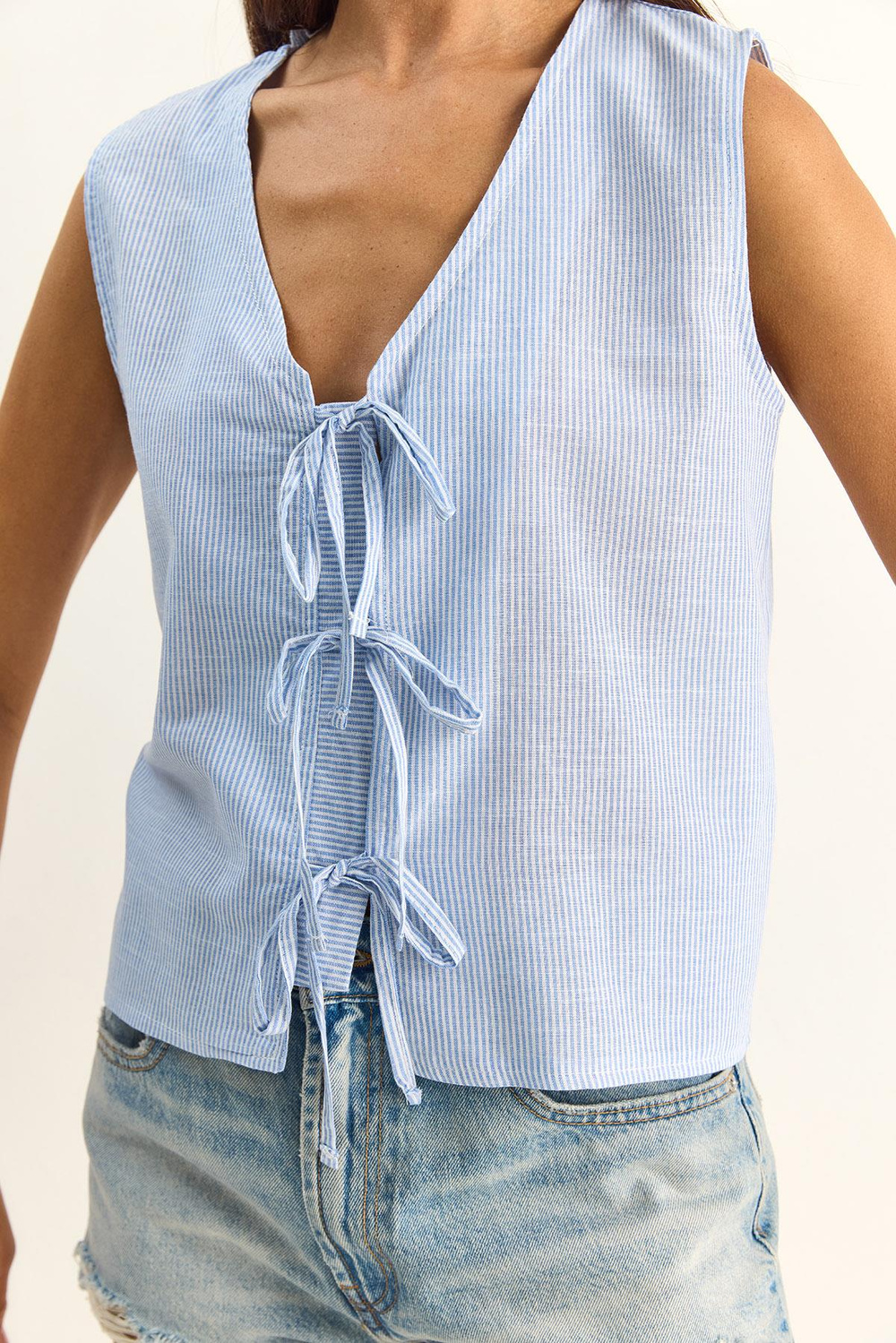 Kadın %100 Pamuk Kalın Askılı Önden Bağlama Detaylı Çizgili Peplum Bluz 60282045 - Beyaz-Mavi