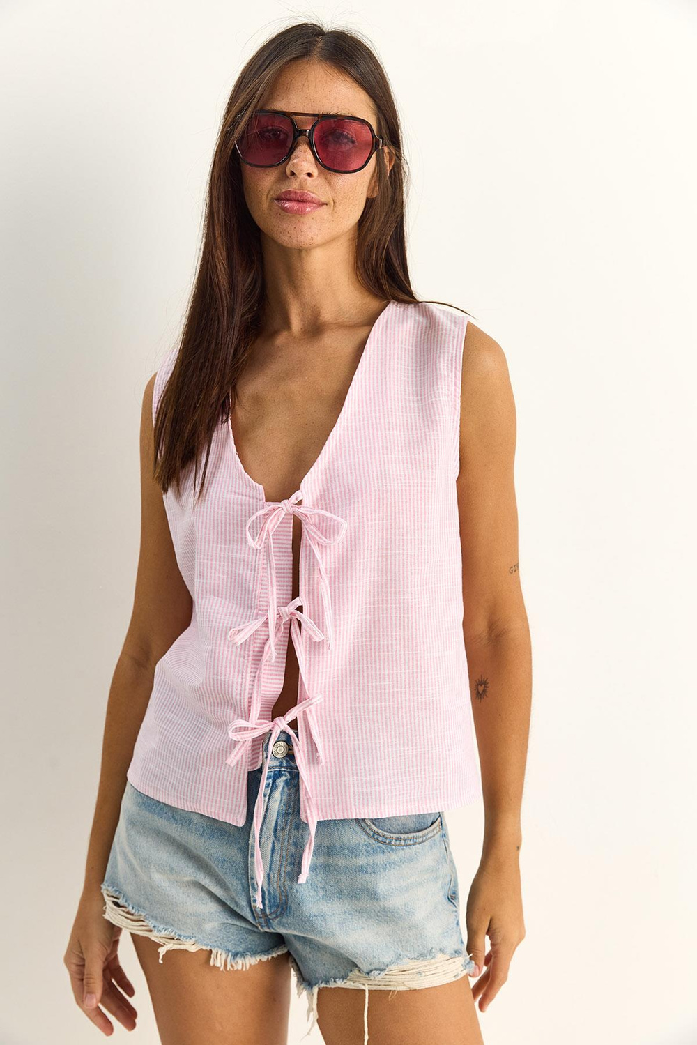 Kadın %100 Pamuk Kalın Askılı Önden Bağlama Detaylı Çizgili Peplum Bluz 60282045 - Beyaz-Pembe