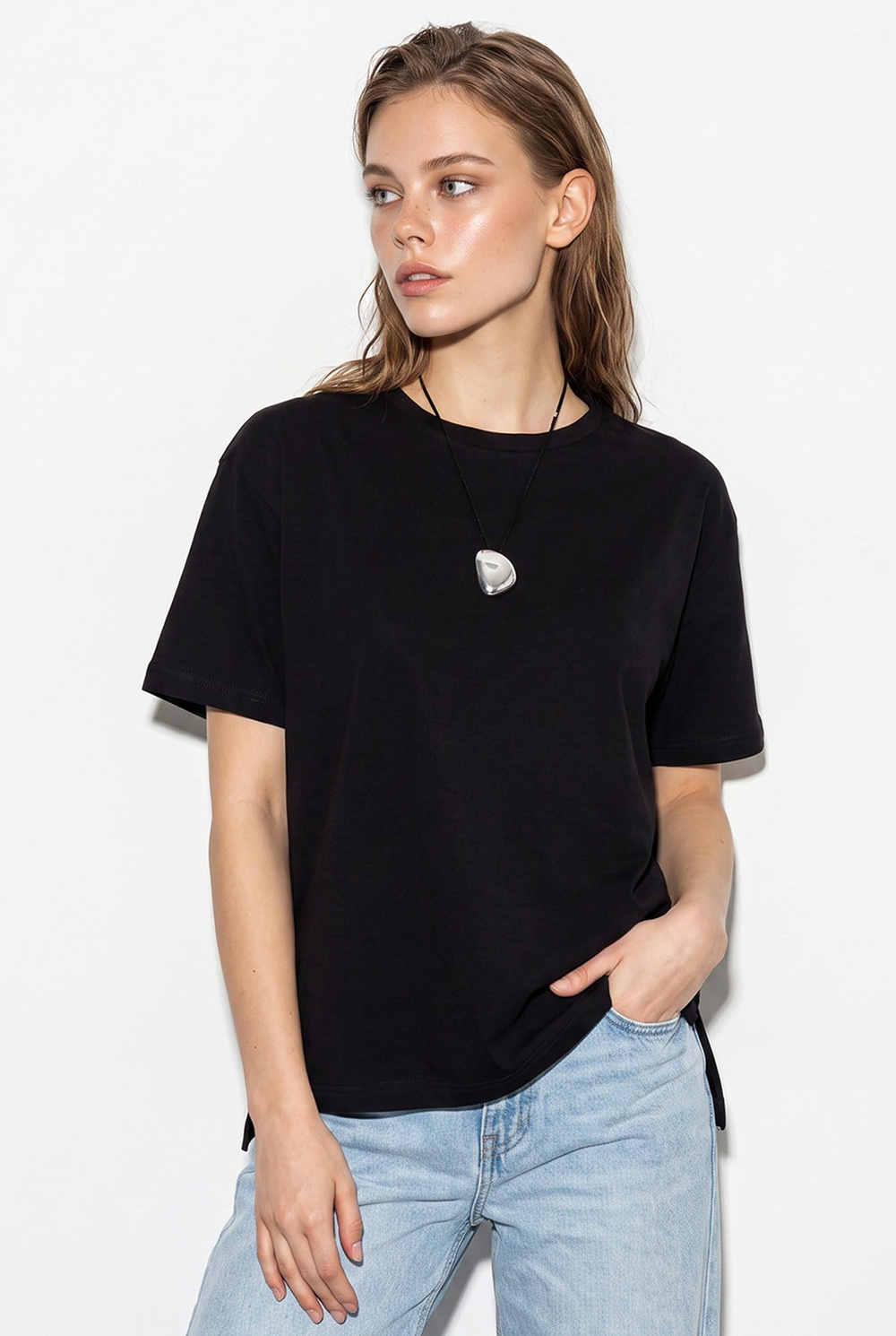 Kadın %100 Pamuk Oversize Bisiklet Yaka Yan Yırtmaçlı Basic T-Shirt 60382625 - Siyah