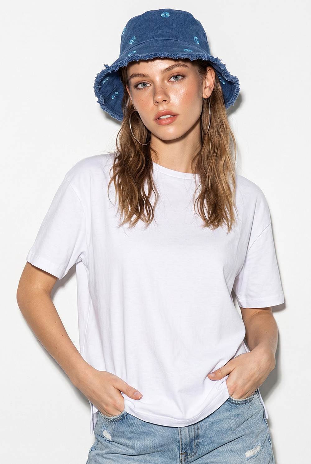 Kadın %100 Pamuk Oversize Bisiklet Yaka Yan Yırtmaçlı Basic T-Shirt 60382625 - Beyaz
