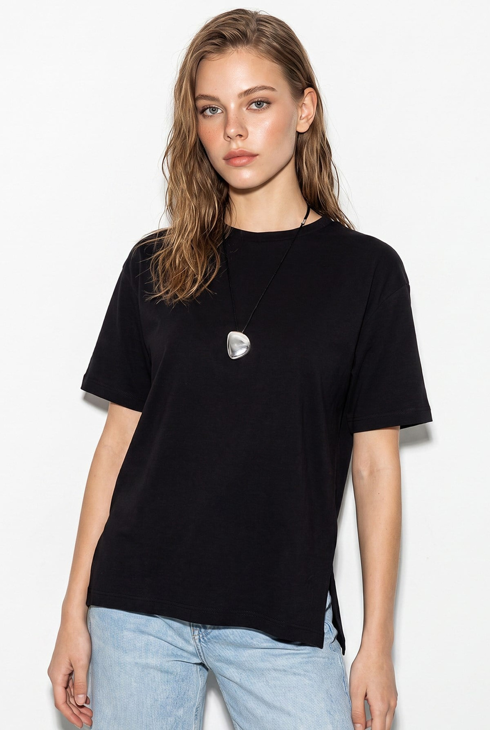 Kadın %100 Pamuk Oversize Bisiklet Yaka Yan Yırtmaçlı Basic T-Shirt 60382625 - Siyah