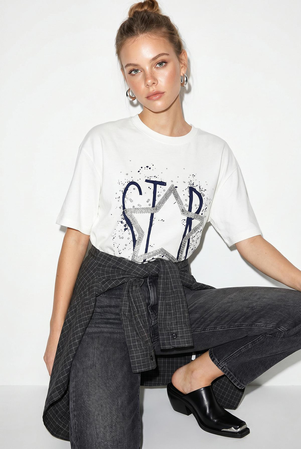 Kadın %100 Pamuk Yıldız ve Kabartma Baskı Detaylı Oversize Basic T-Shirt ÖT100019 60286294 - Beyaz