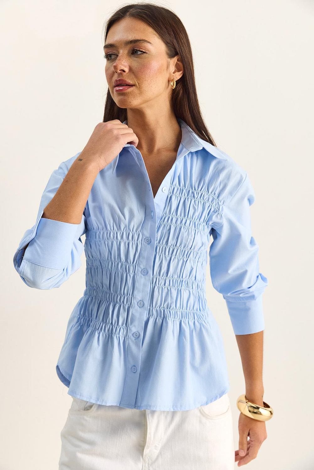 Kadın Asimetrik Büzgü Detaylı Lastikli Bel Formlu Düğmeli Poplin Gömlek 0998 60286161 - Bebe Mavisi