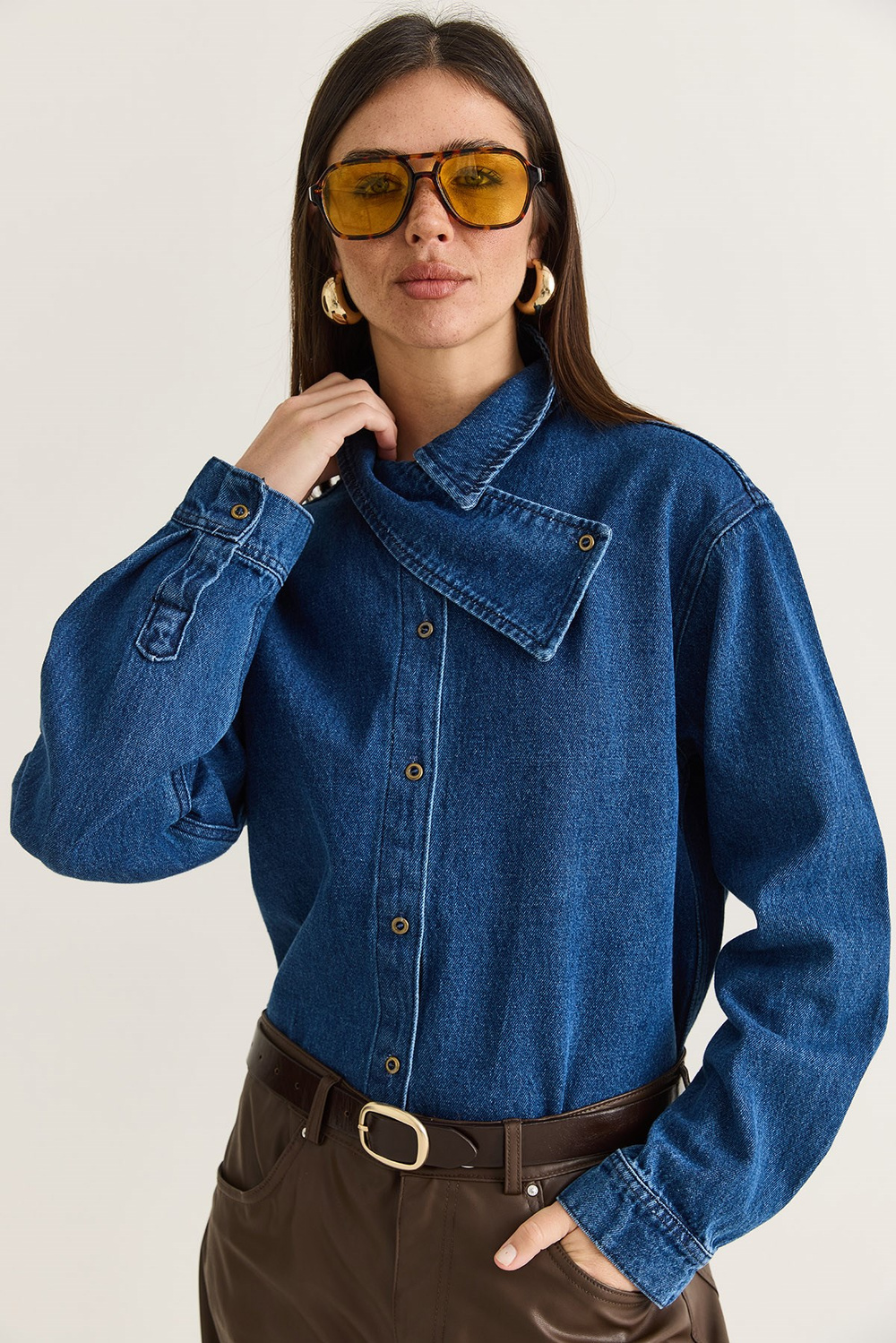 Kadın Asimetrik Yaka Düğmeli Oversize Denim Gömlek 2706 60286618 - Koyu Mavi