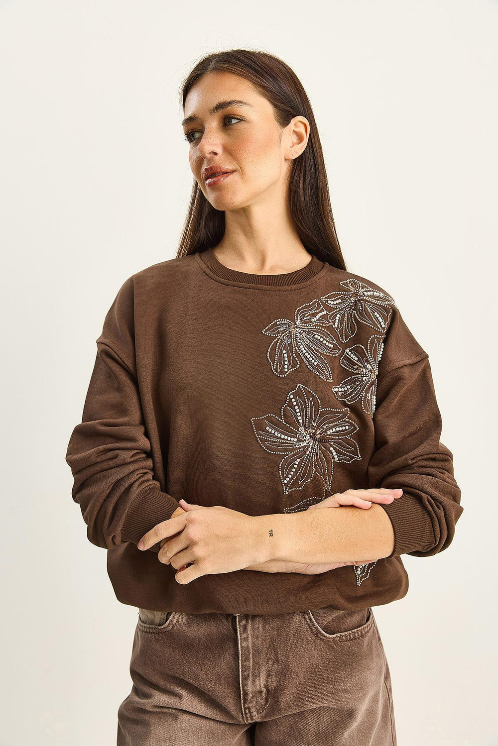 Kadın Bisiklet Yaka Çiçek Boncuk İşlemeli Relaxed Sweatshirt 1572 60283809 - Kahverengi