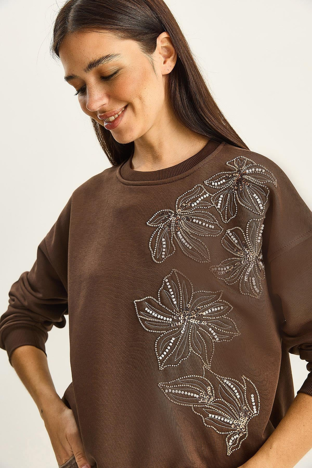 Kadın Bisiklet Yaka Çiçek Boncuk İşlemeli Relaxed Sweatshirt 1572 60283809 - Kahverengi