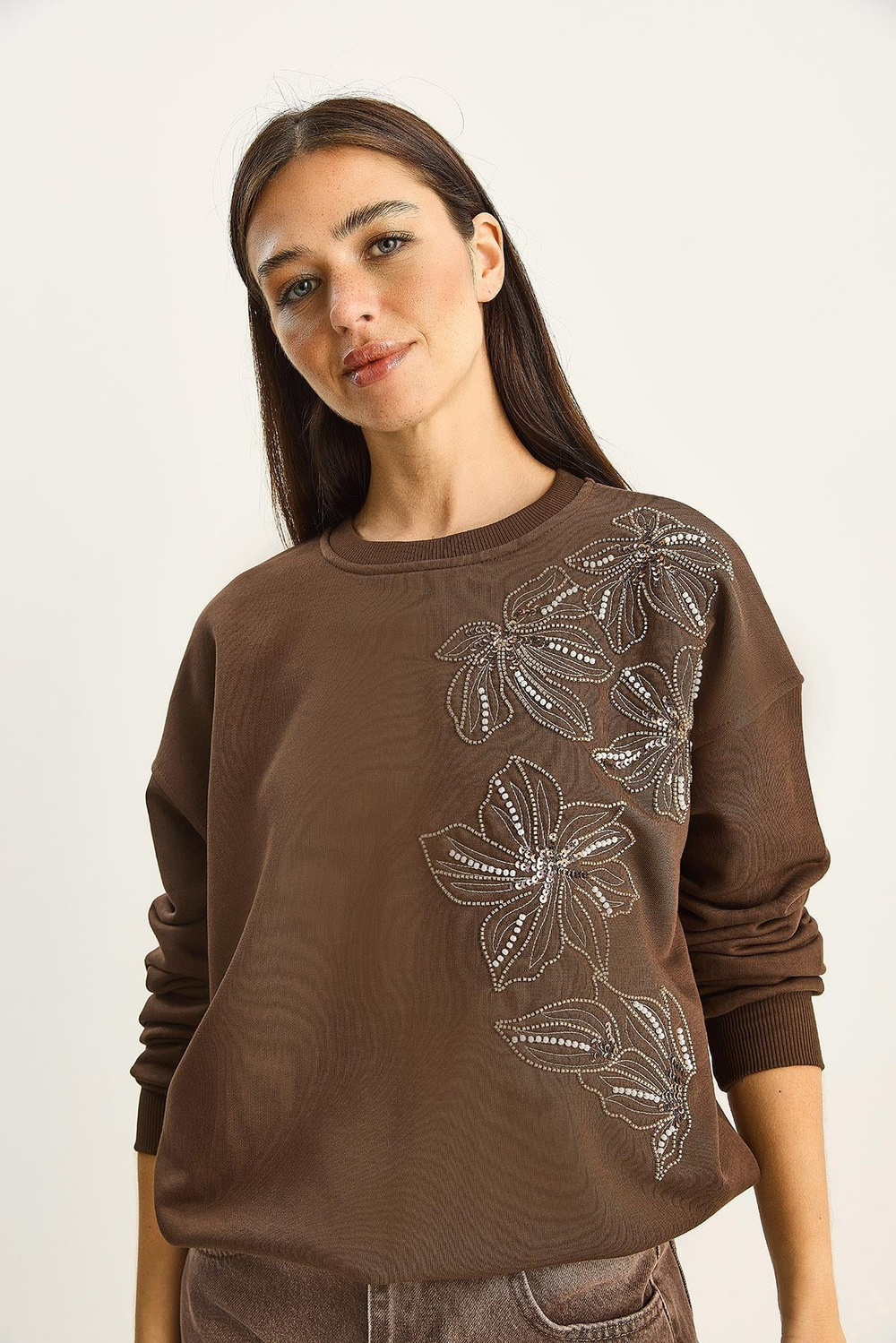 Kadın Bisiklet Yaka Çiçek Boncuk İşlemeli Relaxed Sweatshirt 1572 60283809 - Kahverengi