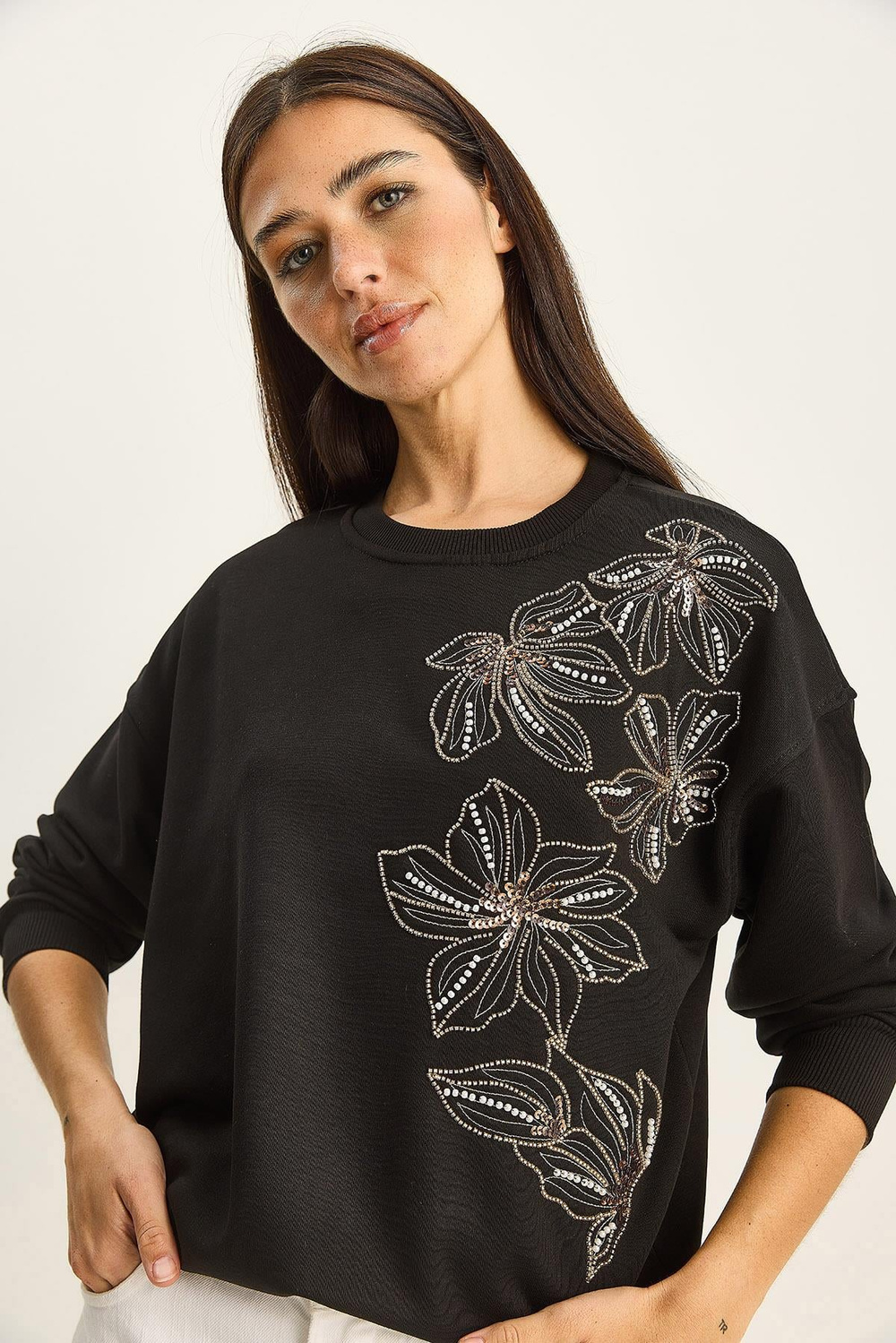 Kadın Bisiklet Yaka Çiçek Boncuk İşlemeli Relaxed Sweatshirt 1572 60283809 - Siyah