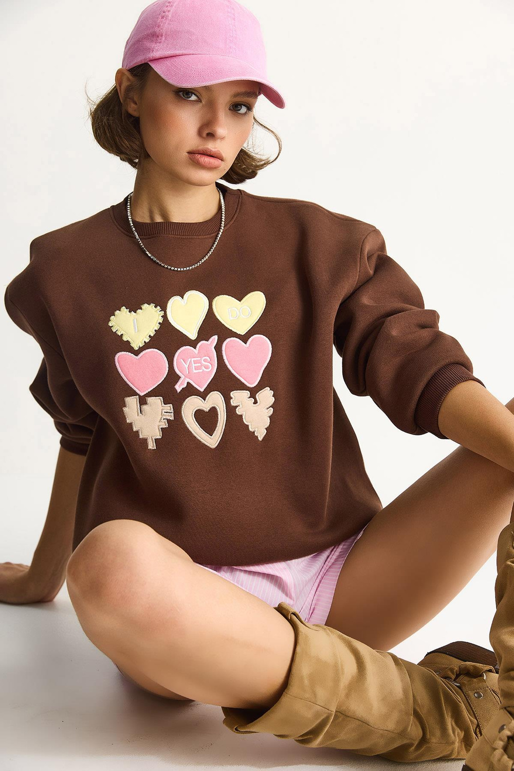 Kadın Bisiklet Yaka Kalp Nakışlı Şardonlu Üç İplik Sweatshirt 6875 60283520 - Kahverengi