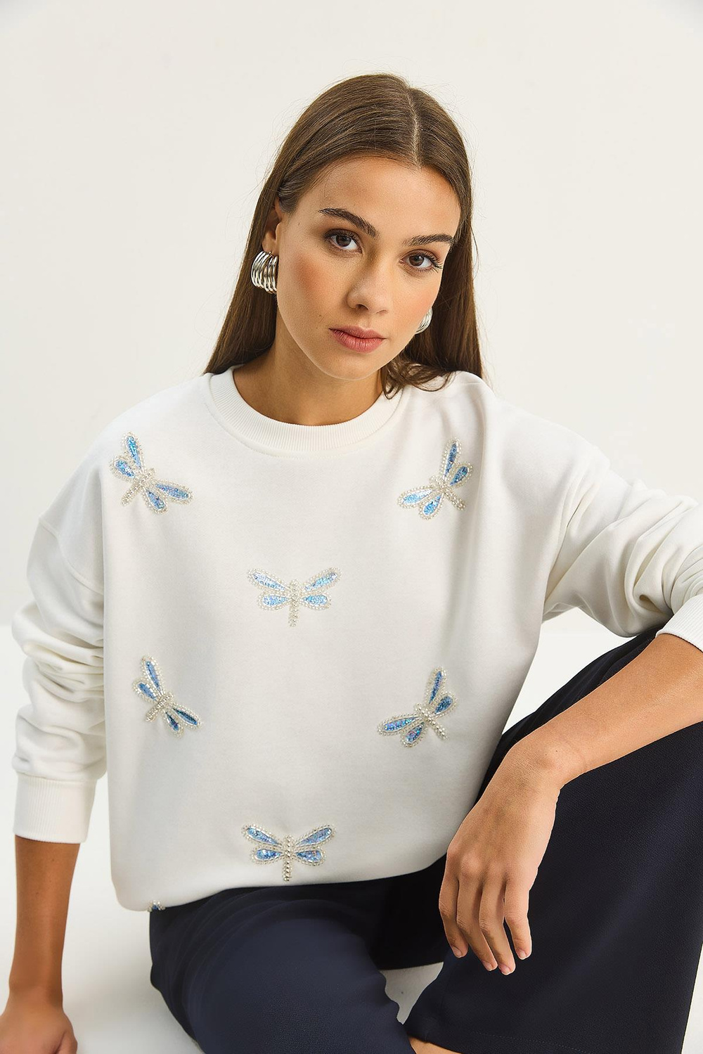 Kadın Bisiklet Yaka Yusufcuk Taş İşlemeli Relaxed Sweatshirt 1558 60283660 - Beyaz