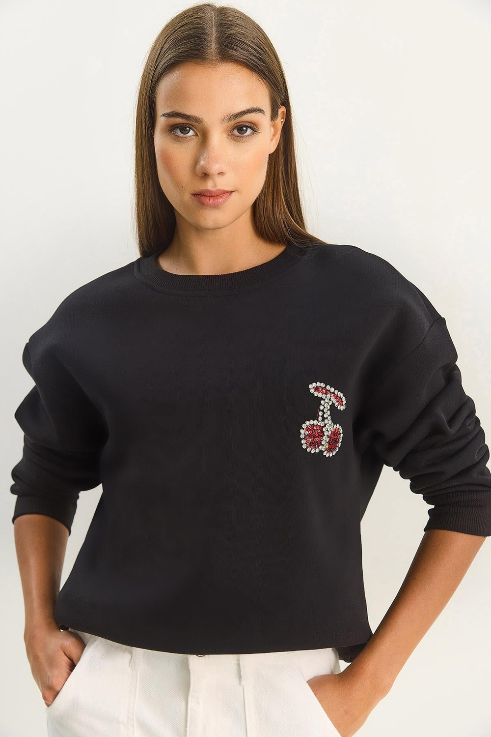 Kadın Bisiklet Yaka Kiraz Taş İşlemeli Üç İplik Şardonlu Sweatshirt 60601047 - Siyah