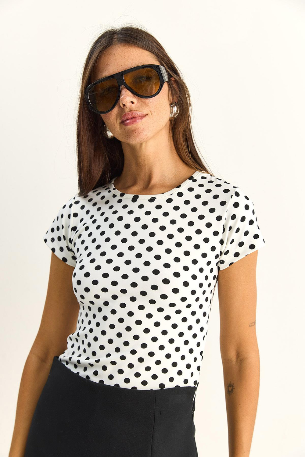 Kadın Bisiklet Yaka Puantiyeli Kısa Kollu Likralı Crop T-Shirt 6137 60286127 - Beyaz-Siyah