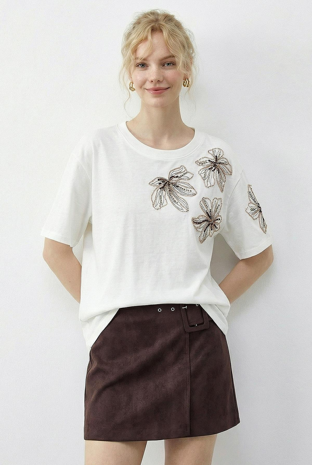 Kadın Boncuk Taş İşlemeli Çiçek Desenli Kol Detaylı Bisiklet Yaka T-Shirt 2107 60283972 - Beyaz