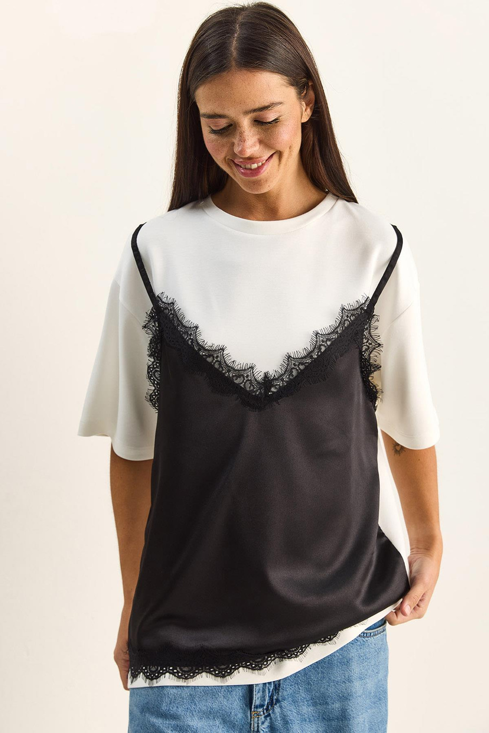 Kadın Dantel Saten Detaylı Katmanlı Görünümlü T-Shirt 1084 60286103 - Beyaz-Siyah