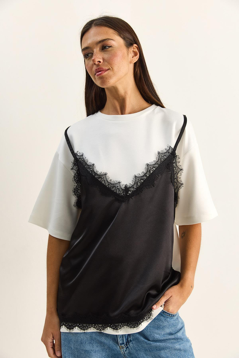 Kadın Dantel Saten Detaylı Katmanlı Görünümlü T-Shirt 1084 60286103 - Beyaz-Siyah