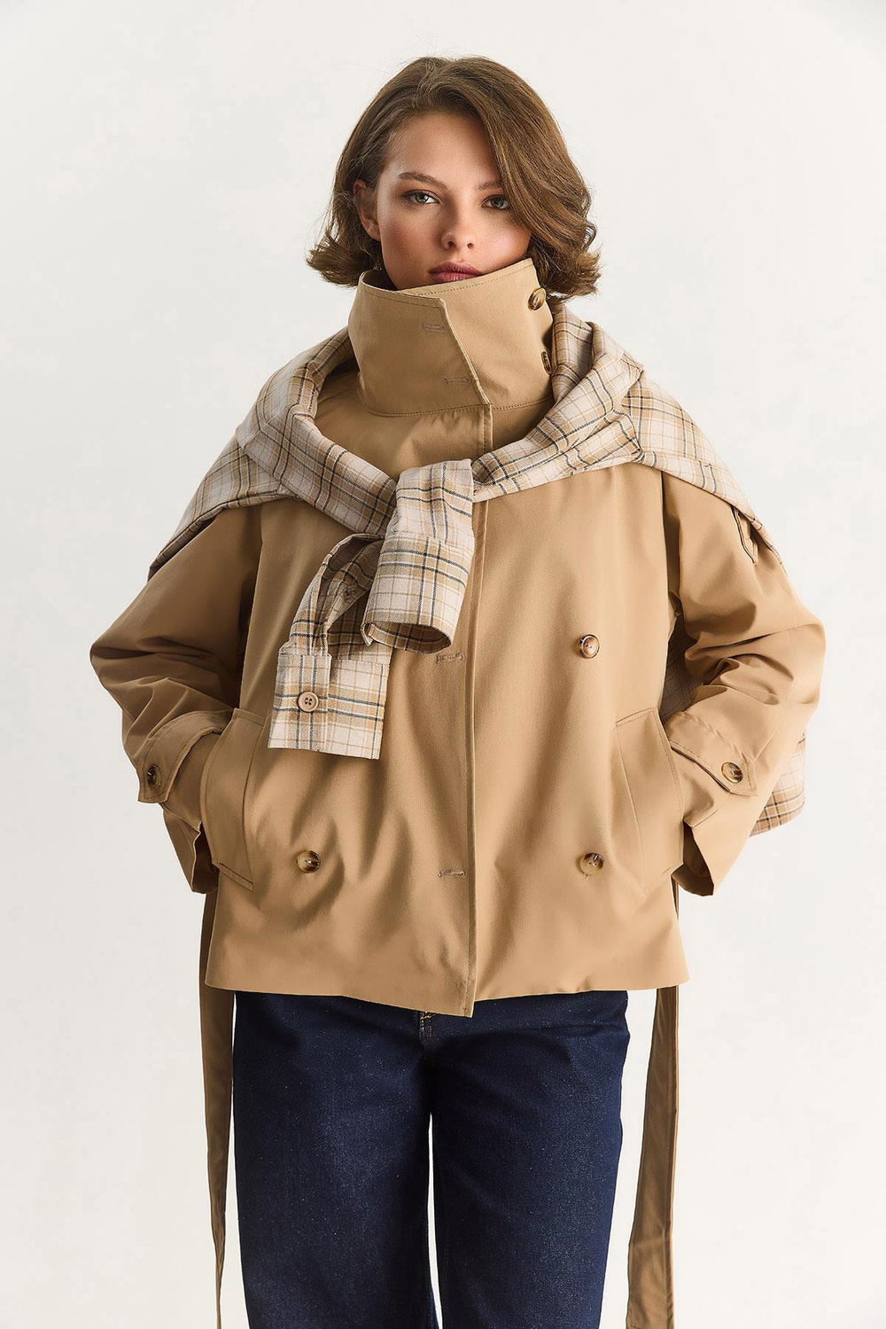 Kadın Dik Yaka Kuşak Detaylı Astarlı Oversize Kısa Trençkot 26-004 60283556 - Camel