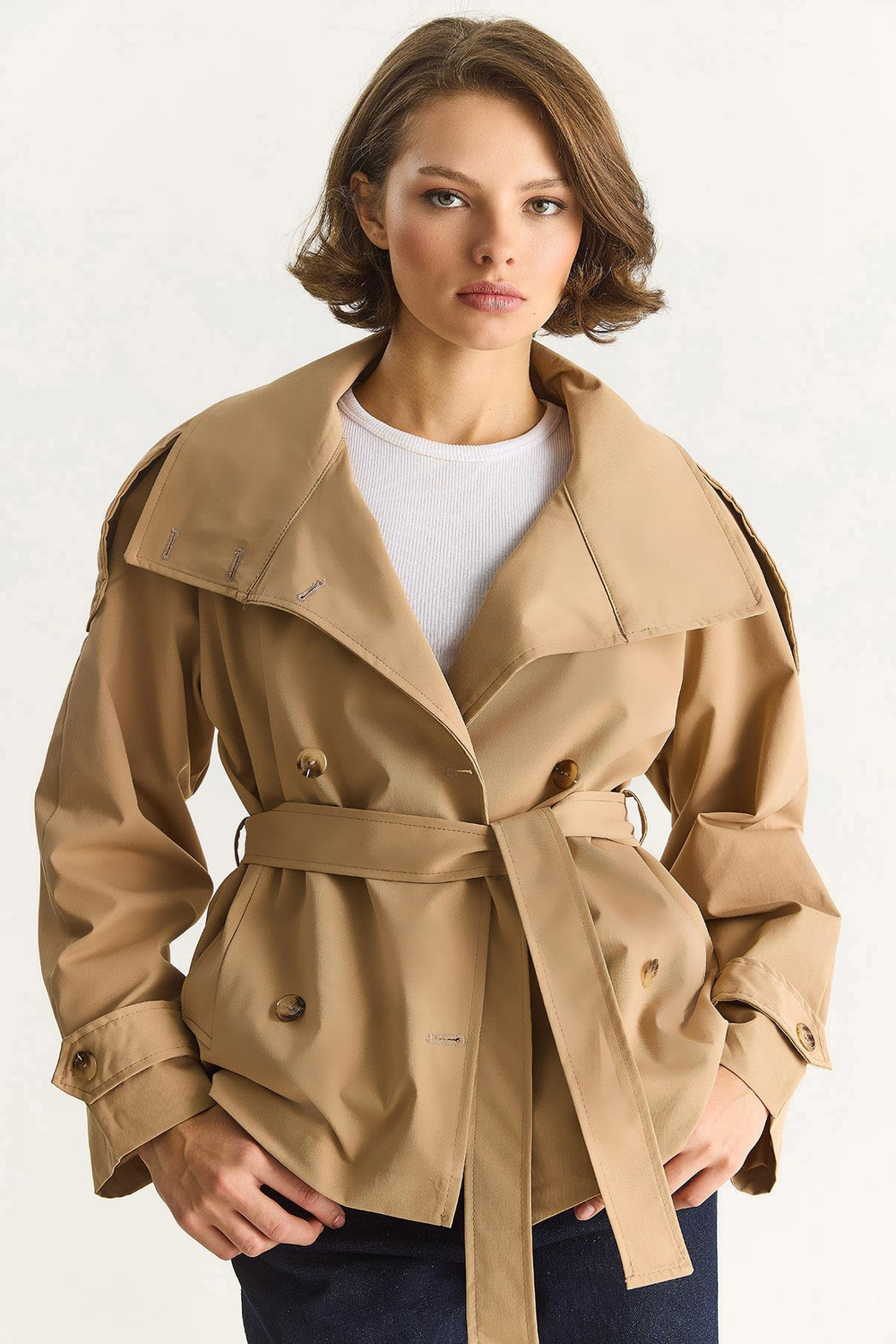Kadın Dik Yaka Kuşak Detaylı Astarlı Oversize Kısa Trençkot 26-004 60283556 - Camel