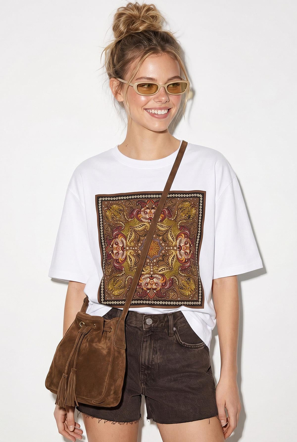 Kadın Etnik Desenli Boncuk İşlemeli Baskı Detaylı Oversize T-Shirt 2128 60286123 - Beyaz