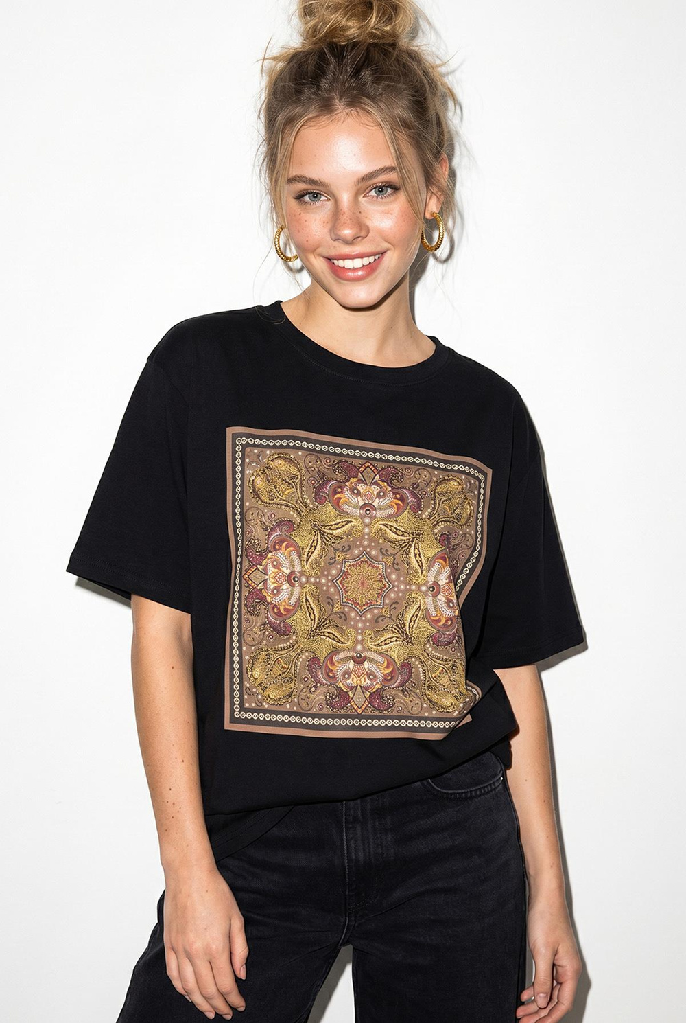 Kadın Etnik Desenli Boncuk İşlemeli Baskı Detaylı Oversize T-Shirt 2128 60286123 - Siyah