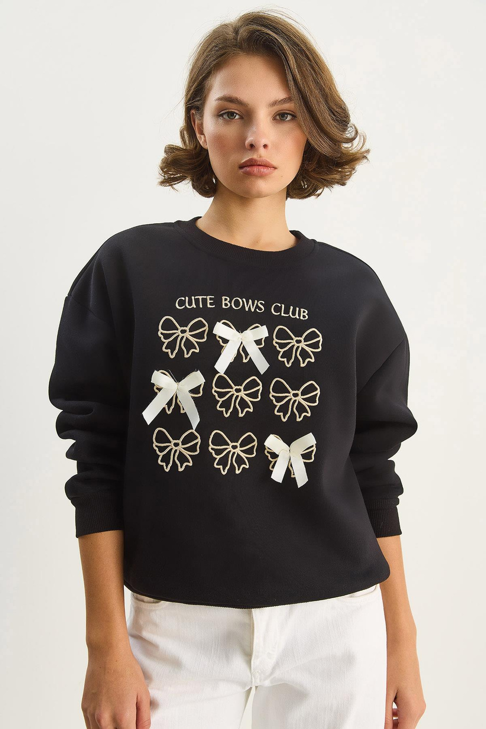 Kadın Fiyonk Nakışlı Kurdele Aksesuarlı Üç İplik Şardonlu Sweatshirt 60601048 - Siyah